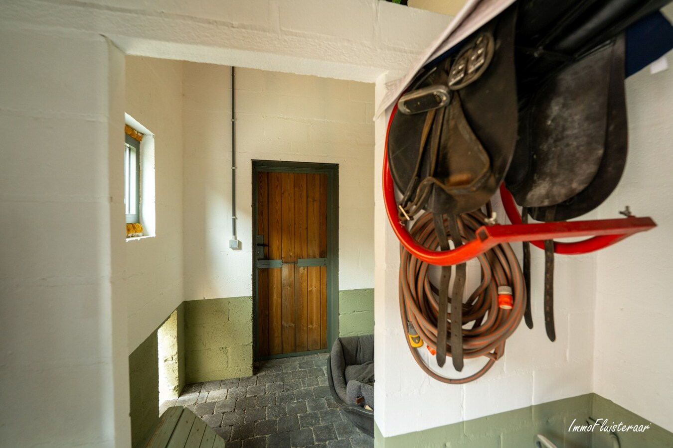 Unieke, gerenoveerde hoevewoning met paardenfaciliteiten, bijgebouwen, uitzonderlijk potentieel en zeer bereikbare ligging 