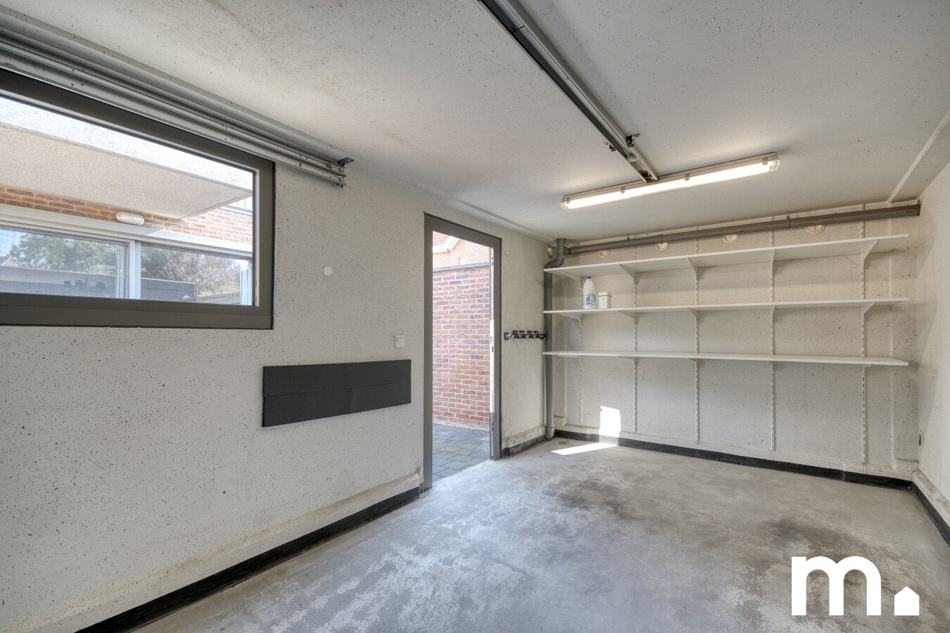 Instapklaar gelijkvloers appartement met garage te koop in Geluwe ! 