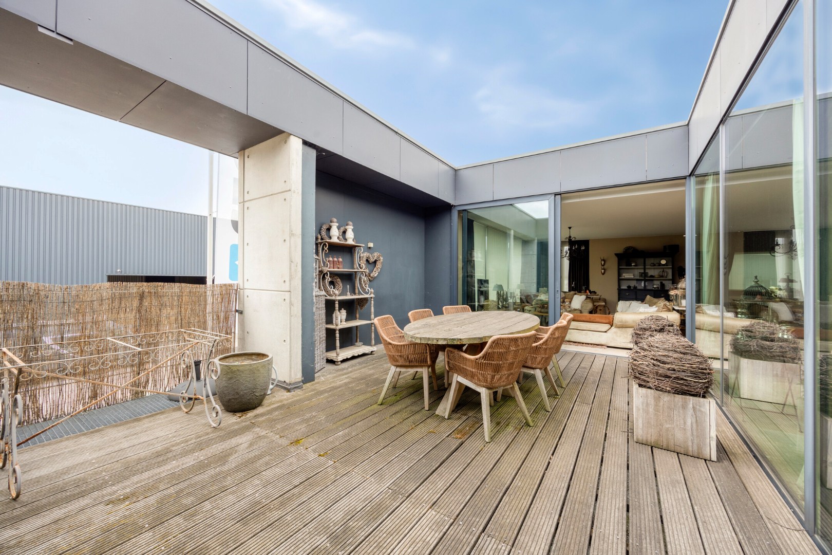 Zeer ruim appartement met 3 slpk. in Geel 