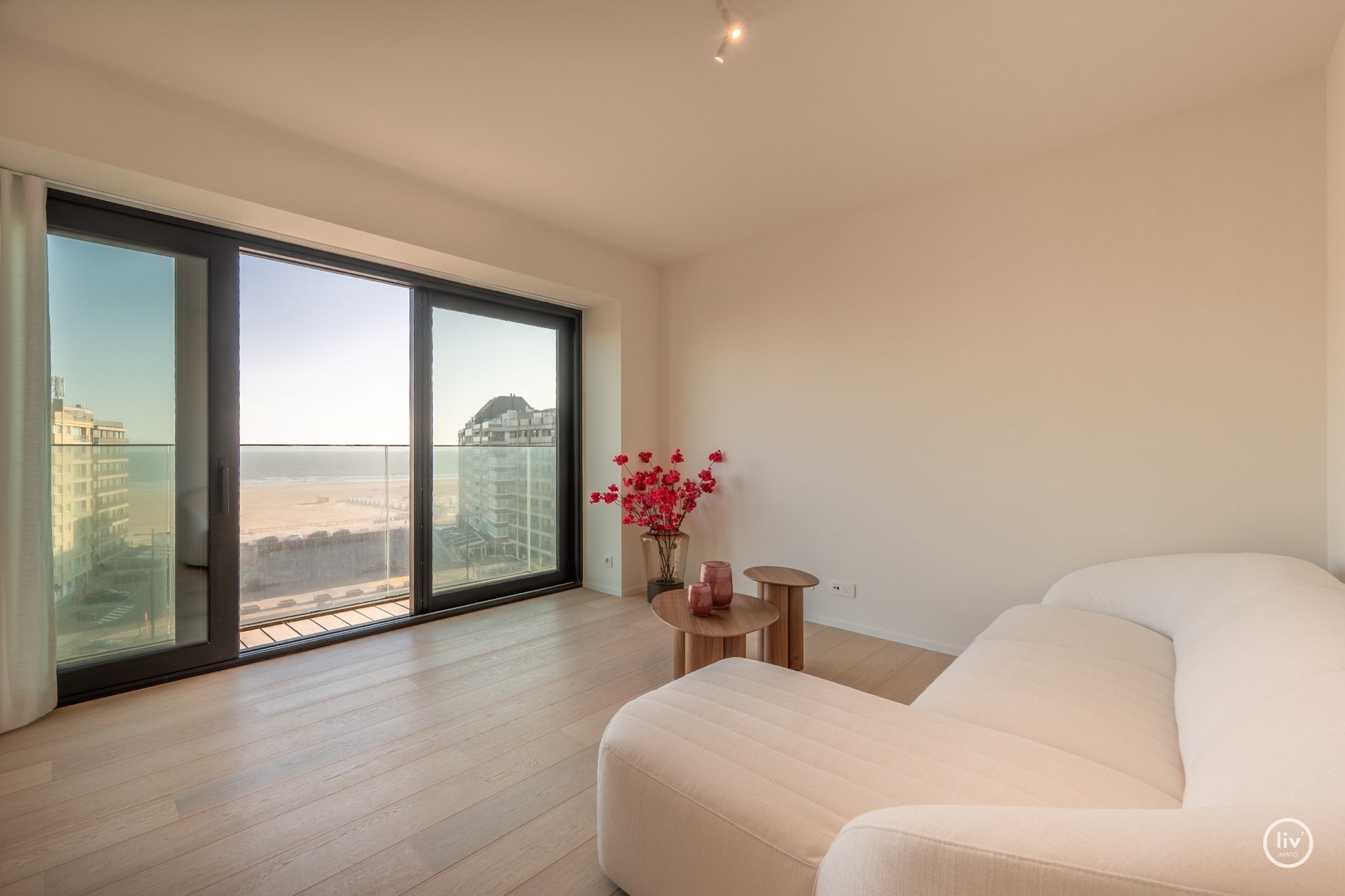 Appartement en duplex à vendre dans le prestigieux et nouveau projet architectural Tour des Héros, situé sur la place des Héros à Heist, avec une vue frontale sur la digue et la mer, à proximité de no 