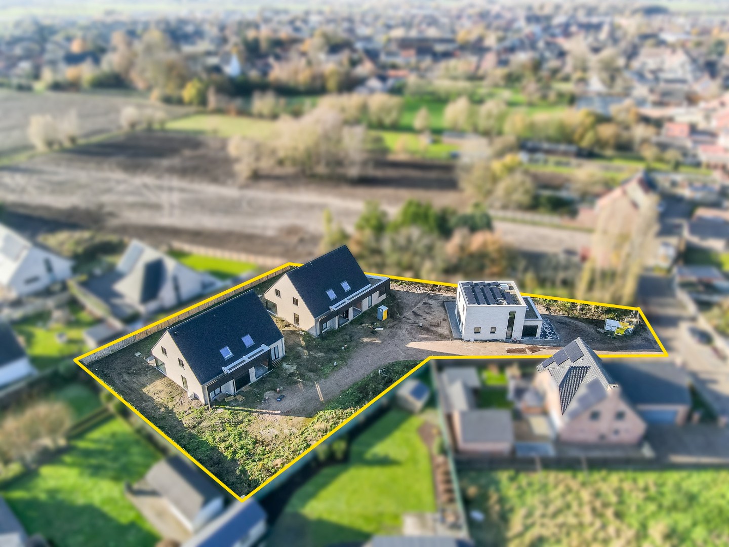 Halfopen casco woning op 256m² op rustige ligging 