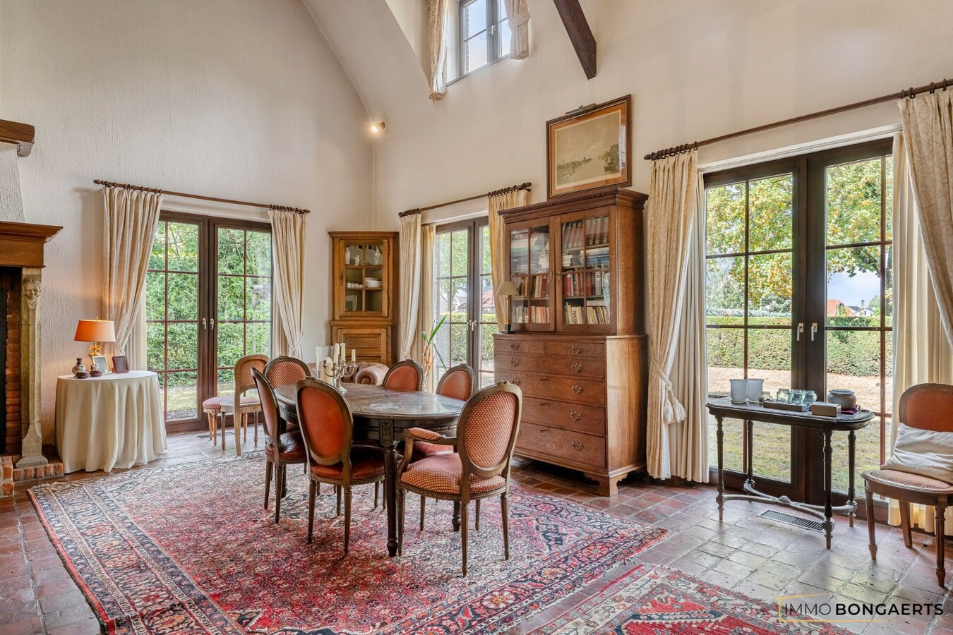 Prachtige villa met praktijkruimte en royale tuin in Houthalen-Oost 