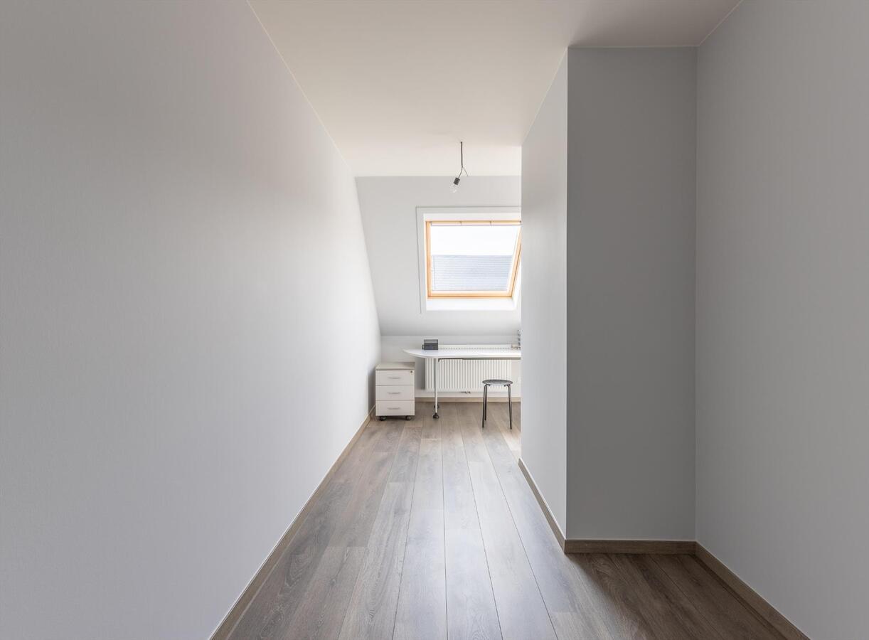 Zeer ruime woning met bijzonder veel licht én luxe  !    IDEAAL VOOR GROOT GEZIN !! 