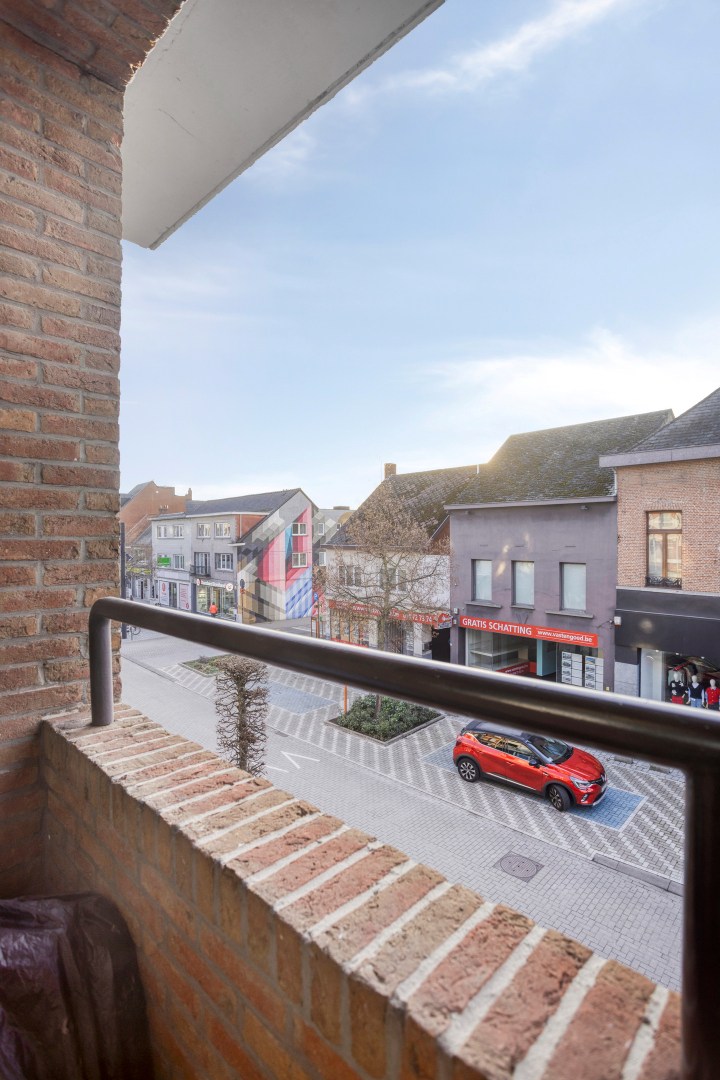 Instapklaar appartement met 3 slpk. in Geel-centrum 