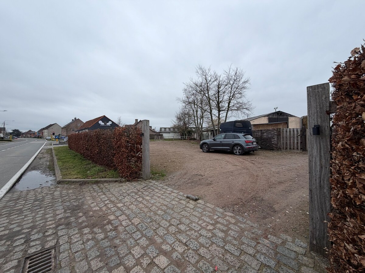 Multifunctioneel commercieel pand op toplocatie. 