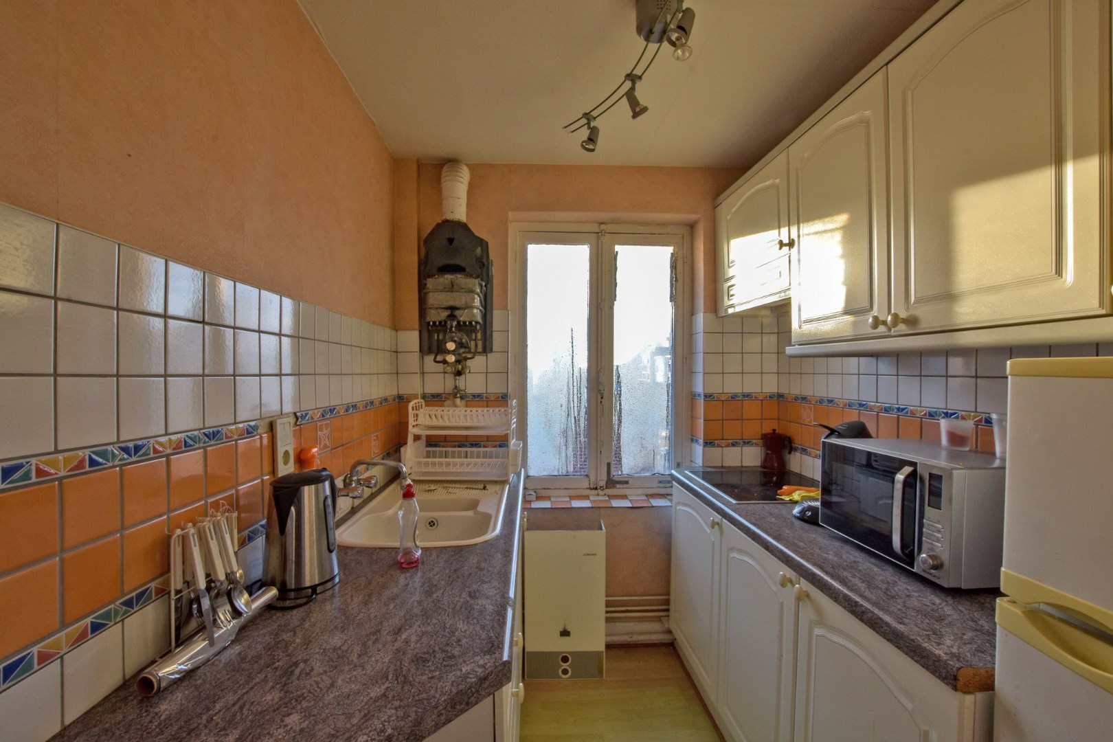 Te renoveren appartementsgebouw op 300m van de zee te Koksijde. 