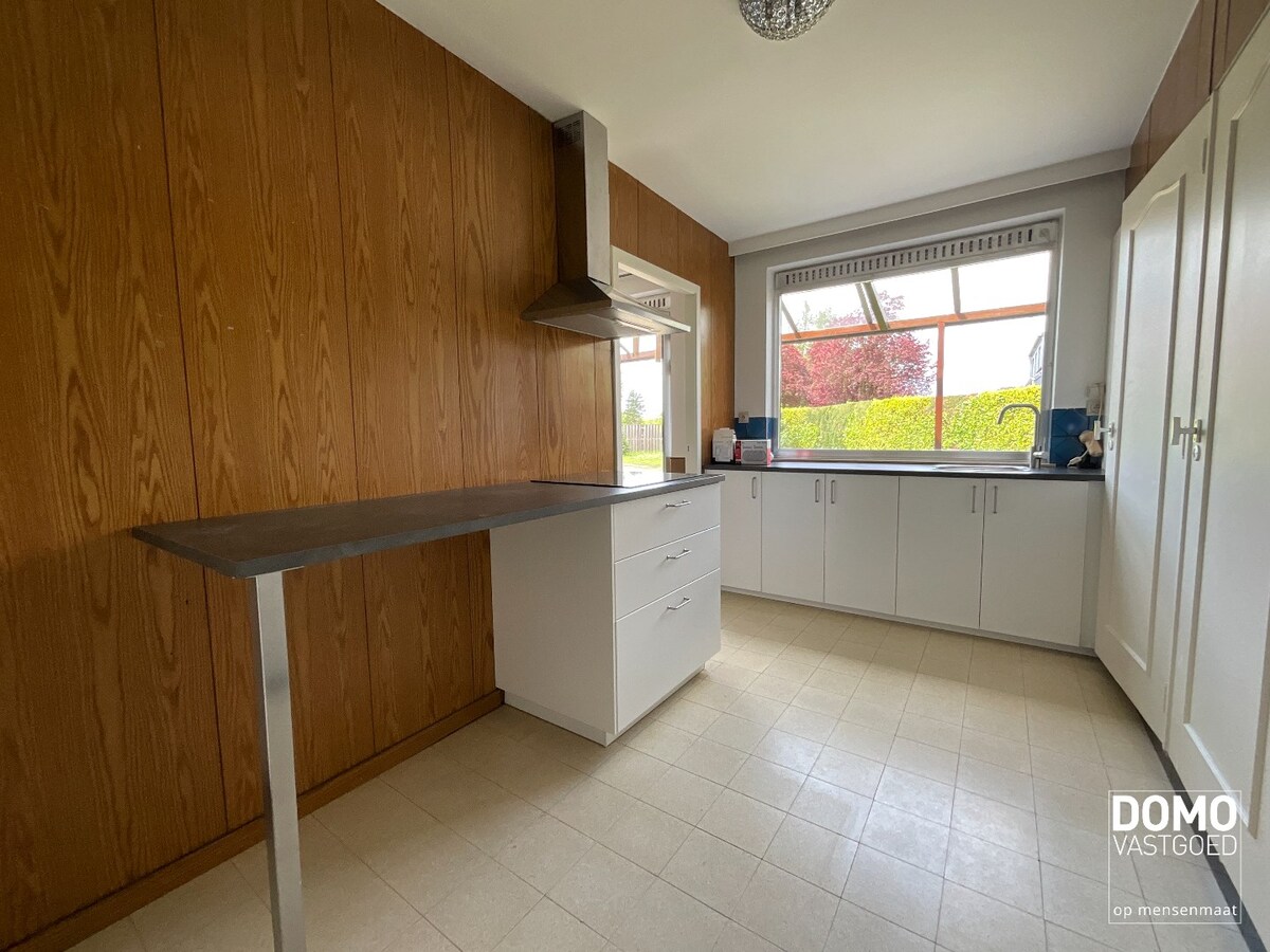 WONING MET GARAGE EN 1 SLAAPKAMER TE KERMT 