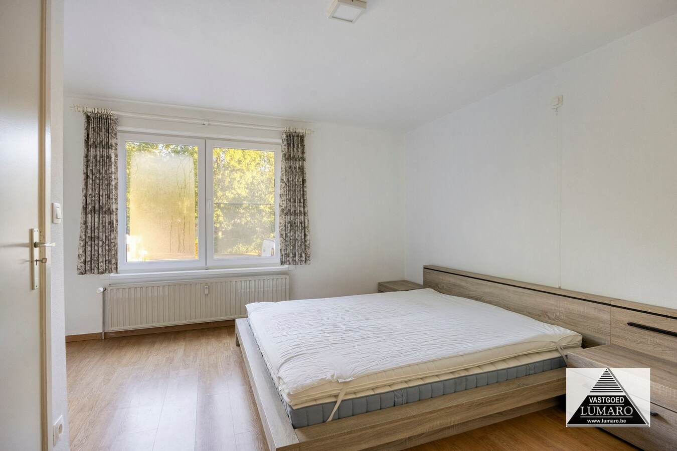 Gelijkvloers appartement met 3 slaapkamers, en ruime garage 