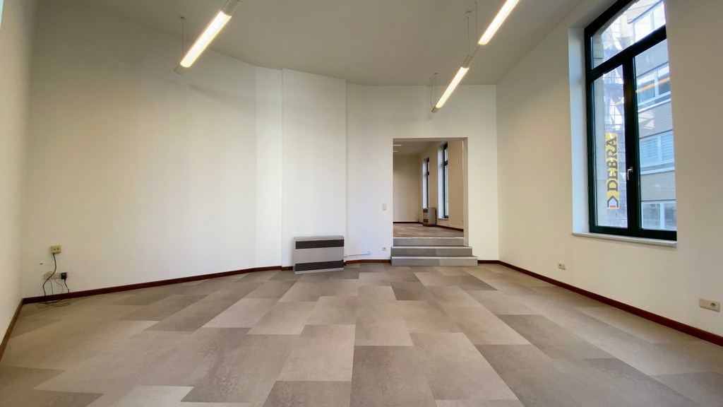 Kantoor te huur in gerenoveerd herenhuis in centrum Gent