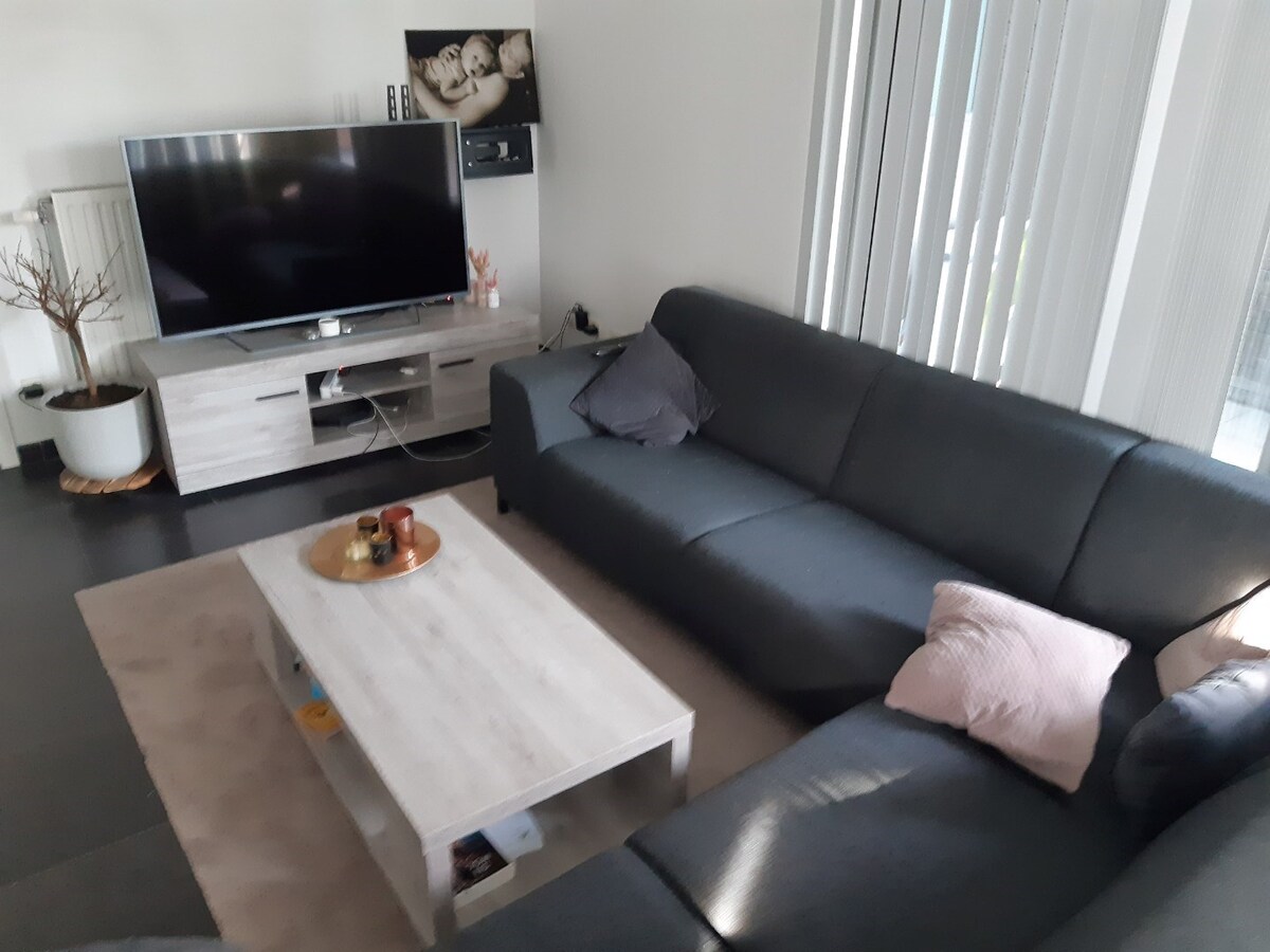 Eigentijds wonen met mega-kelder. 