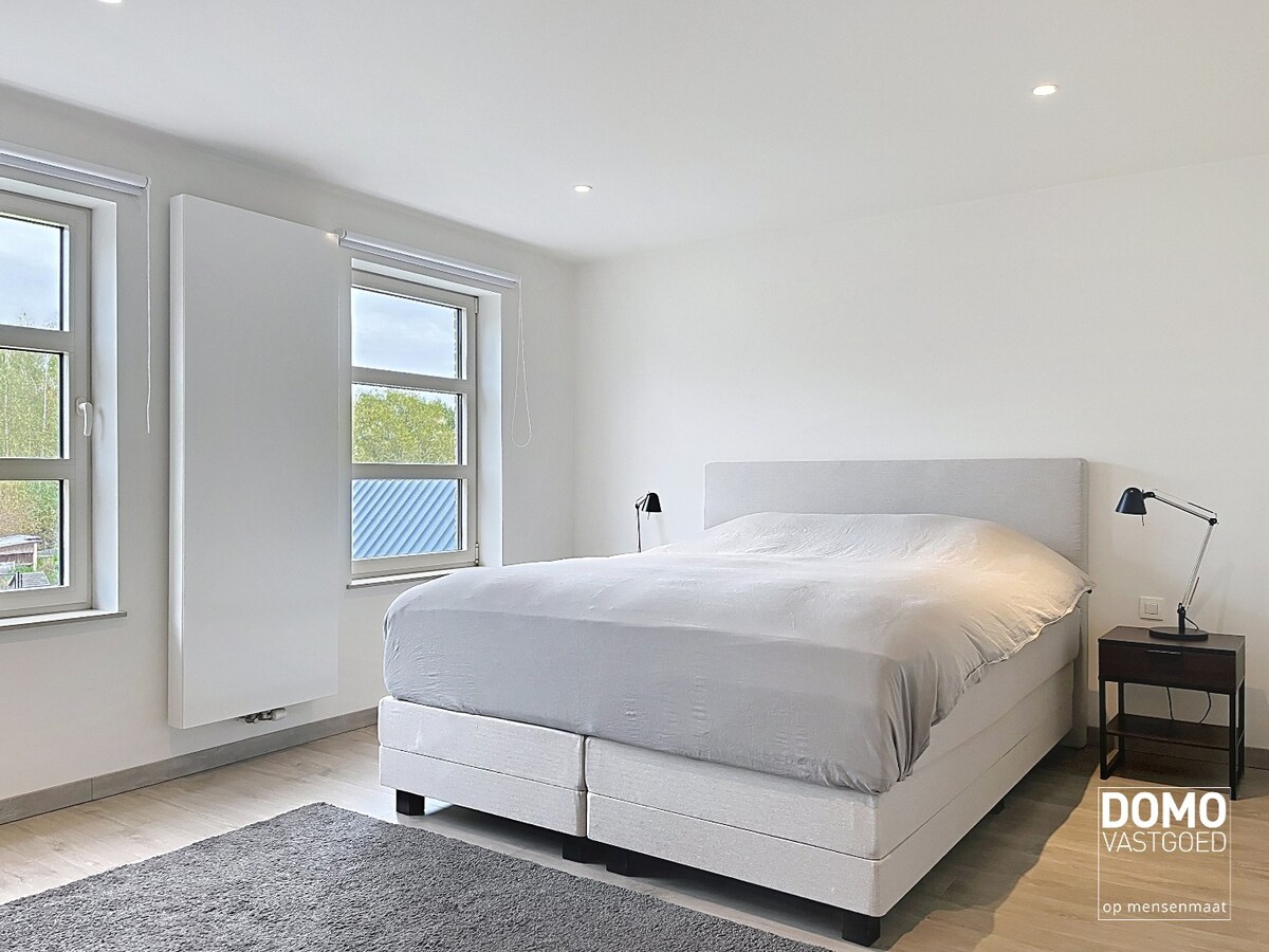 INSTAPKLARE GEZINSWONING MET 3 (MOGELIJK 4) SLAAPKAMERS EN EPC - LABEL A TE NEEROETEREN 