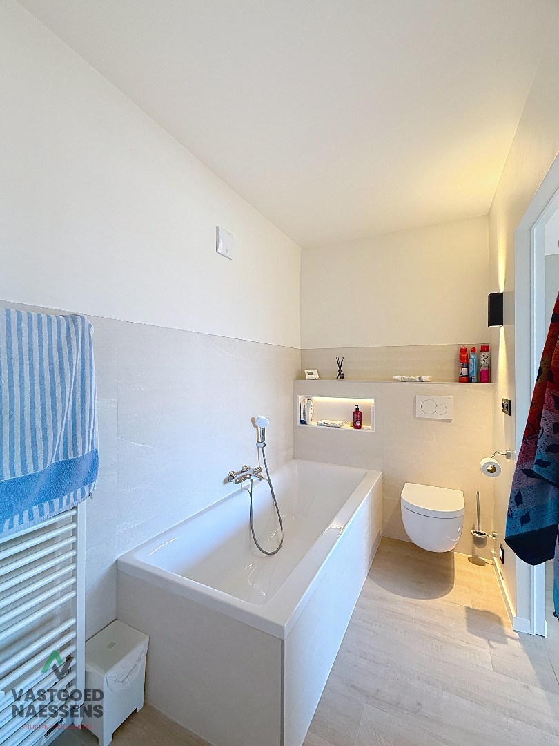 SCHITTEREND VERNIEUWD 3 SLPK APP MET ZICHT OP ZEE EN TERRAS 