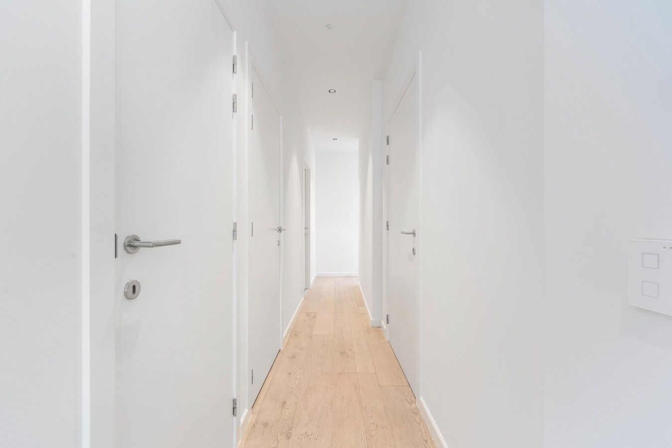 Luxueuze totaalrenovatie | ruim 2 slaapkamer appartement met terras 