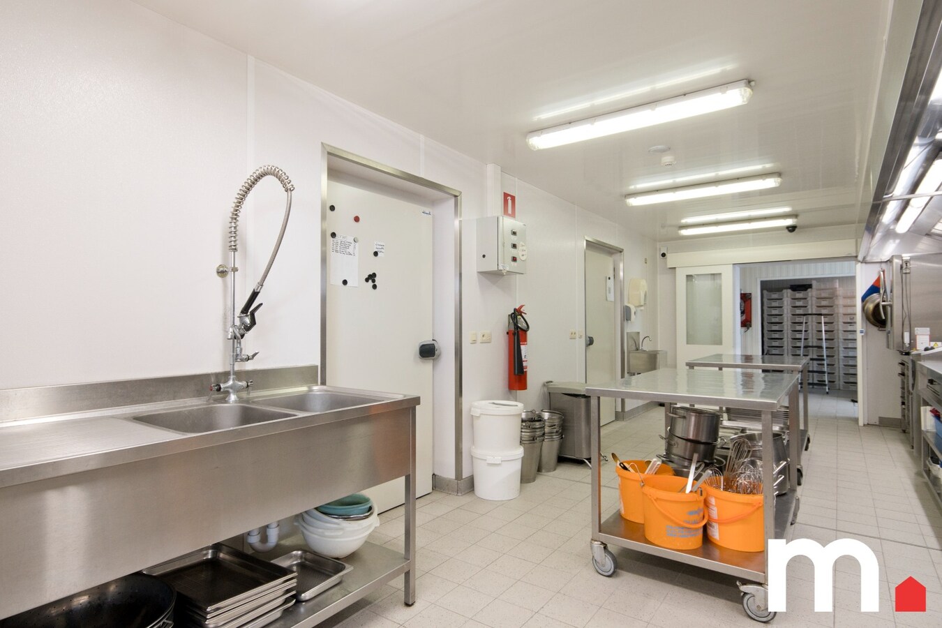 Handelspand - recent ingerichte beenhouwerij  te koop ! 