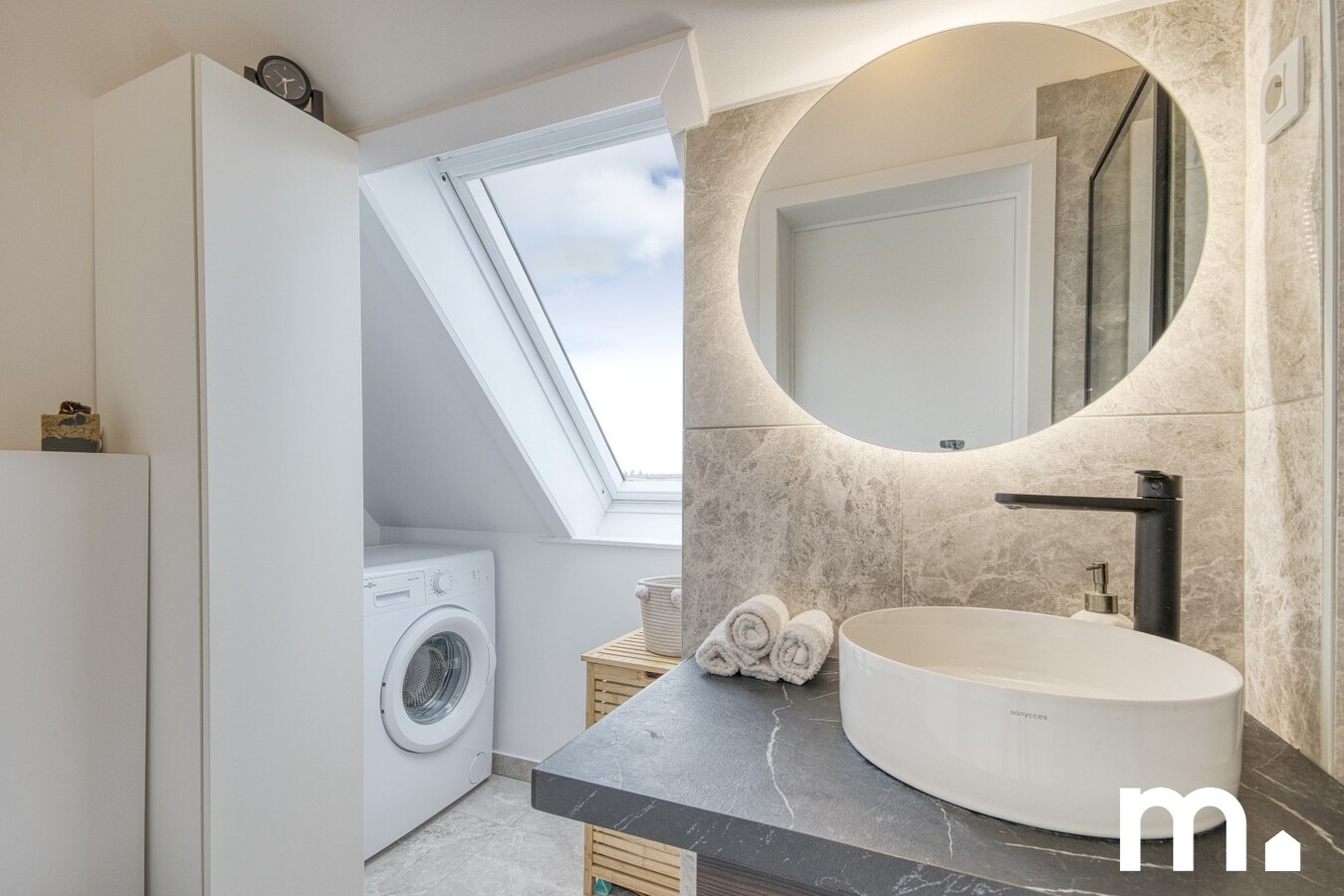 Lichtrijk appartement met 2 slaapkamers te koop in Harelbeke. EPC B 