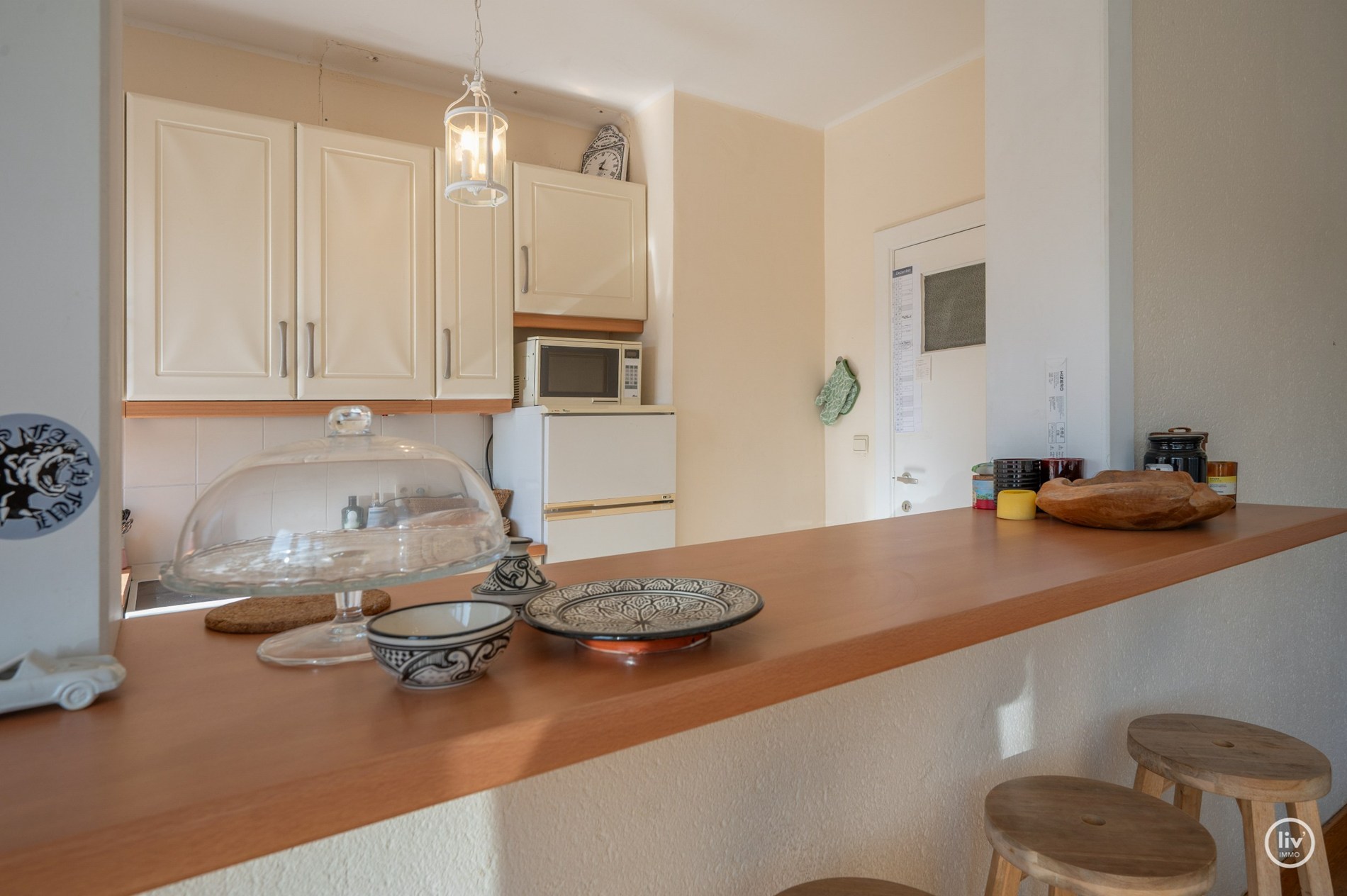 Zonnig HOEKappartement gelegen op de Van bunnenlaan met zicht op de Heilighart kerk te Knokke. 