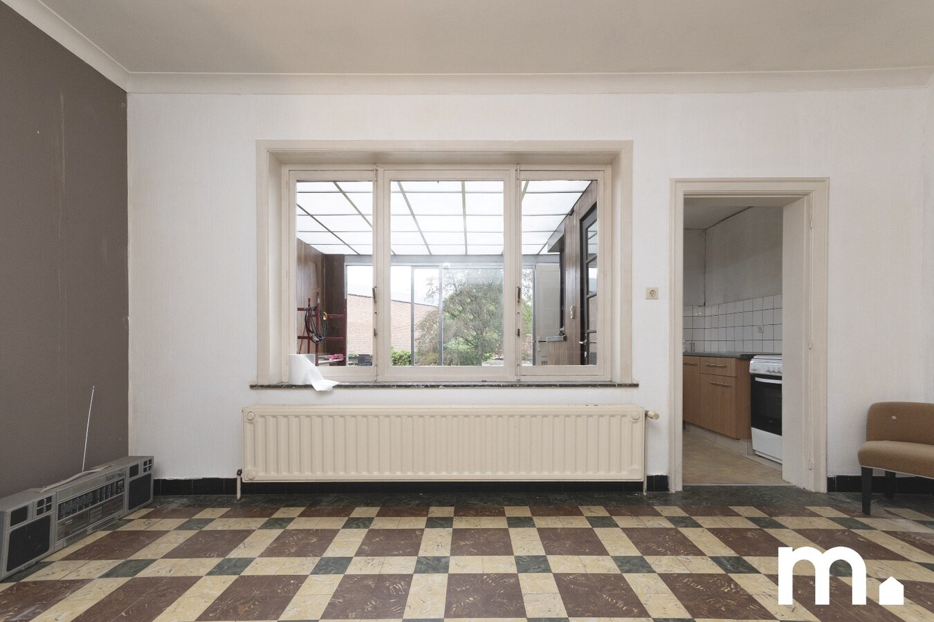 Te renoveren woning in Kortrijk met ruime zolder, zonnige tuin en dubbele garage ! 