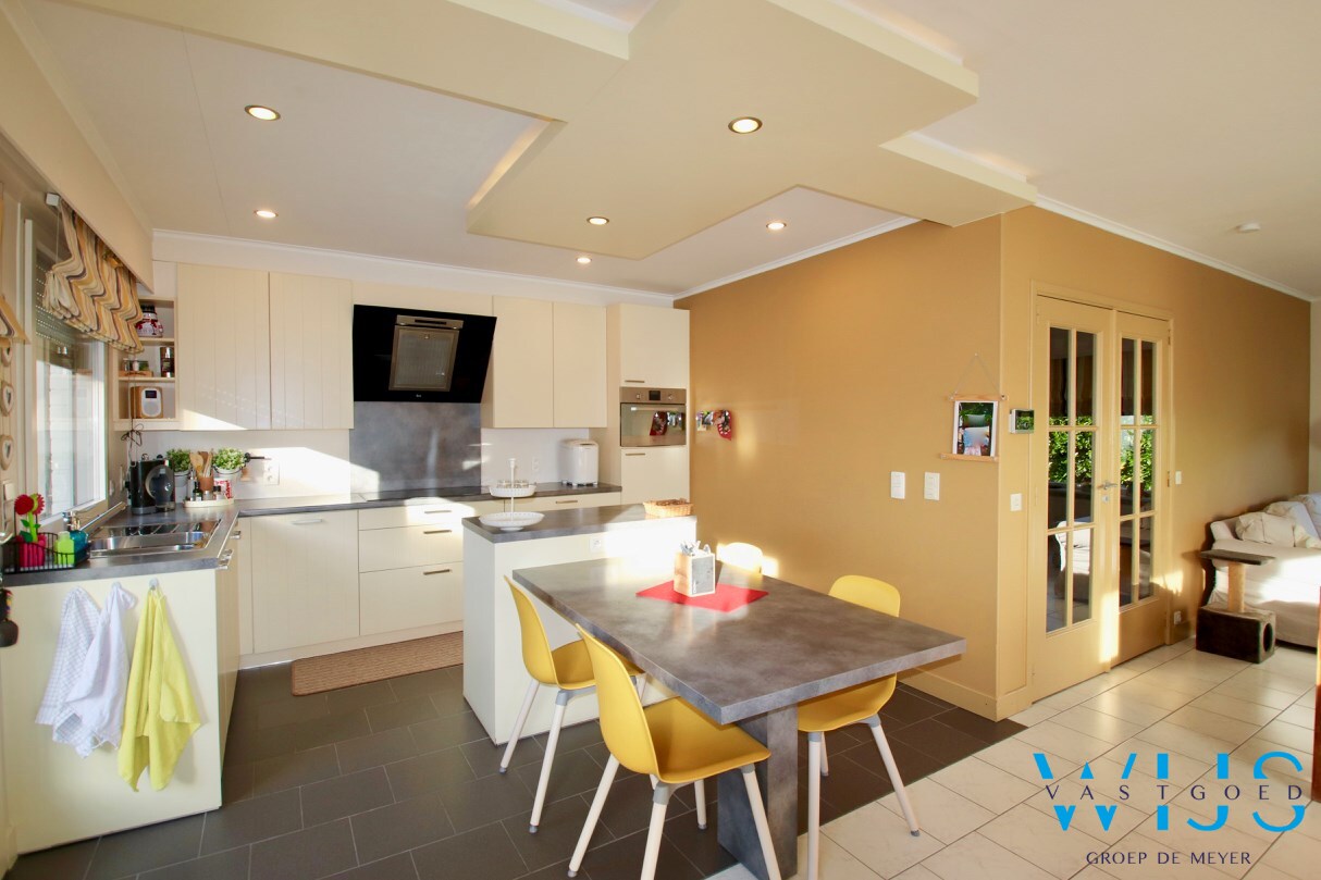 Ruime bungalow in een rustige woonwijk te Lovendegem ! 