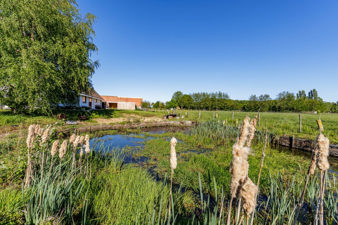 Tijdloze villa met zicht op groen. 