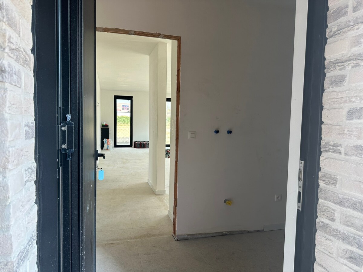 Nieuwbouw instapklare woning met 4 slaapkamers (waarvan 1 gelijkvloers) 