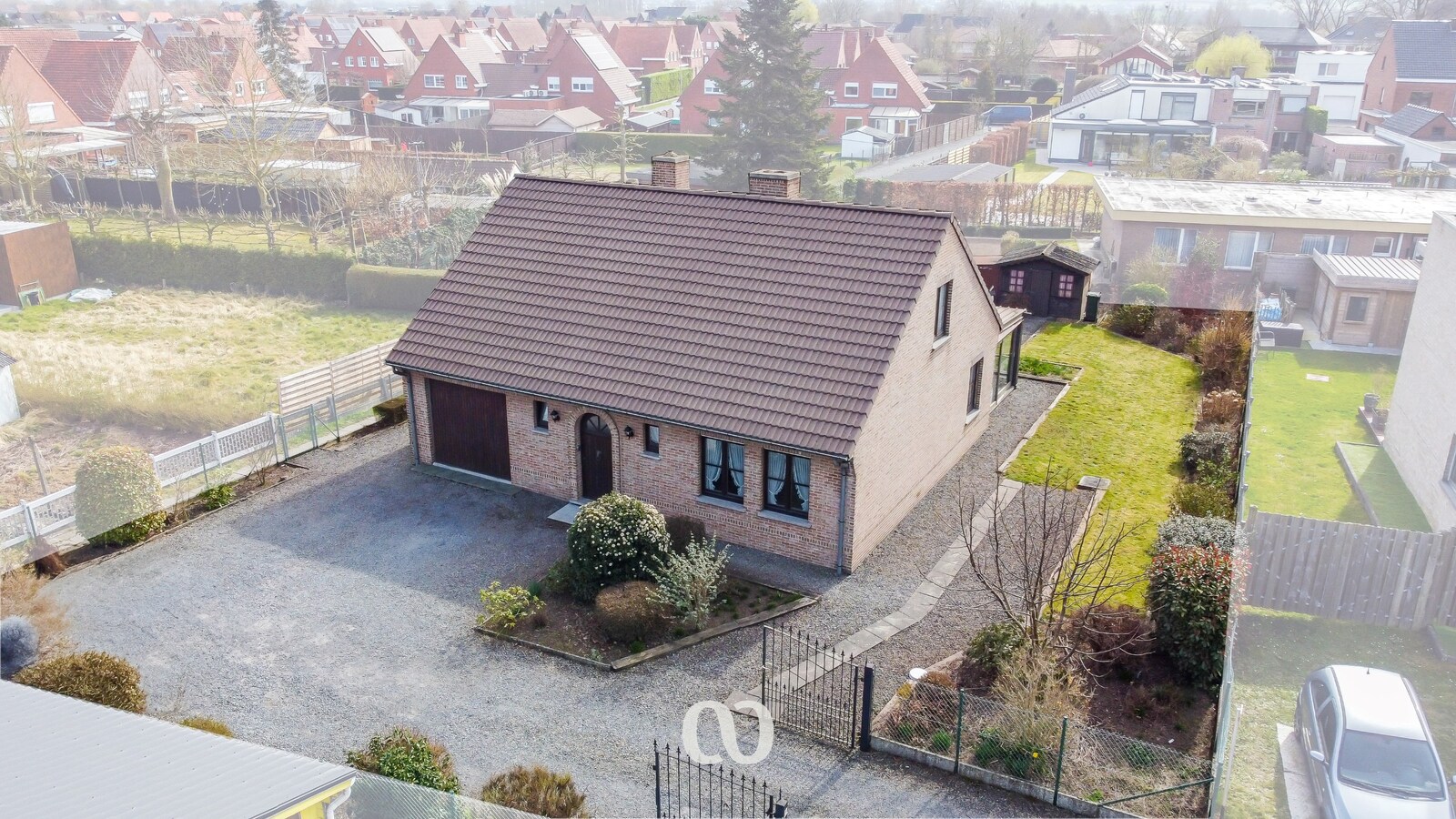 Open bebouwing met mogelijkheid tot 5 slaapkamers 