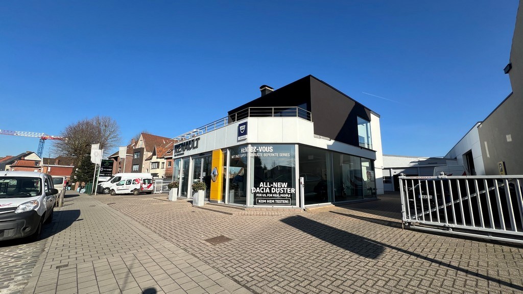 Showroom met werkplaats en appartement te koop in Wondelgem