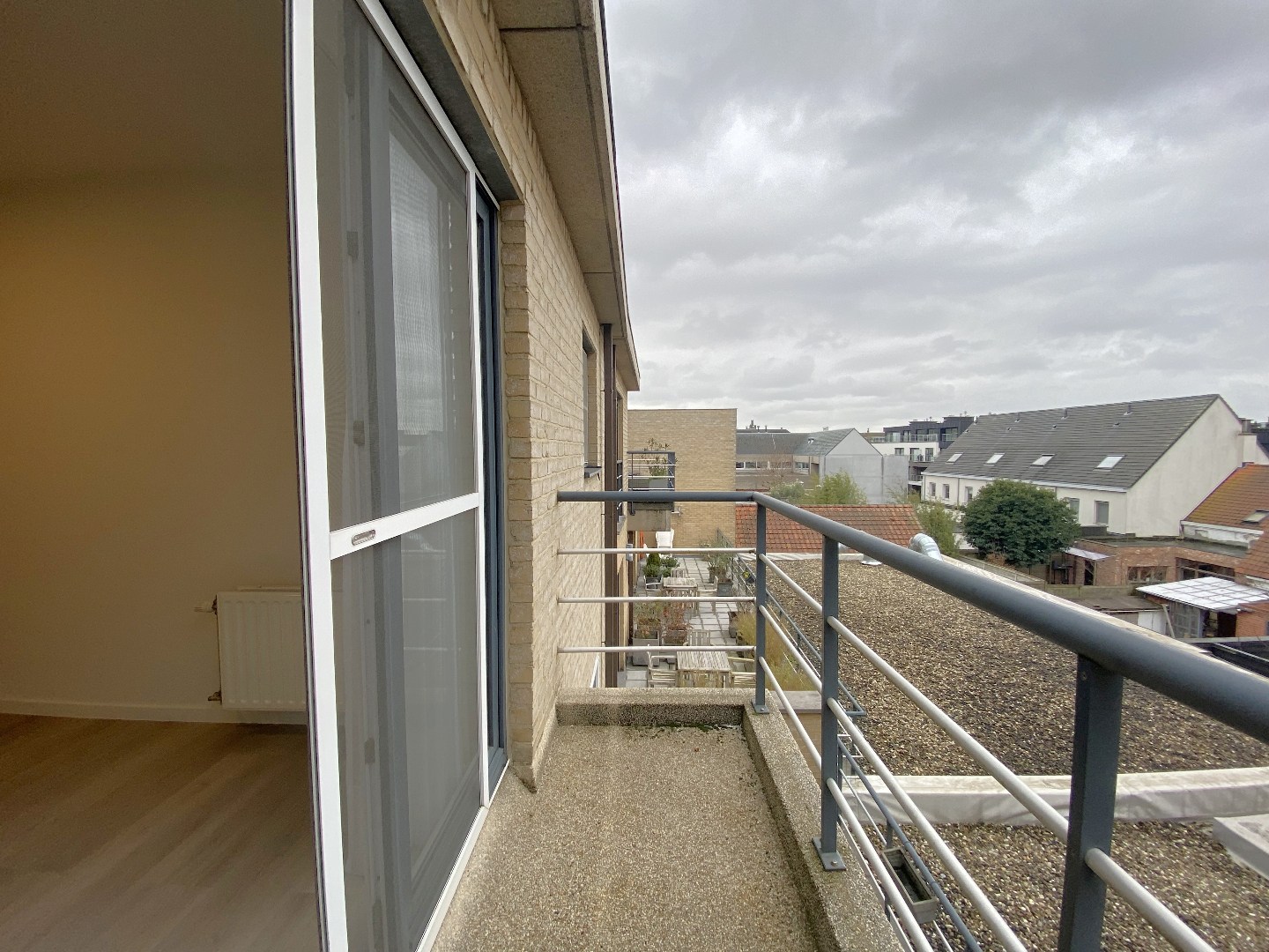 Instapklaar en volledig nieuw geschilderd appartement met 2 slaapkamers in hartje Deerlijk! 