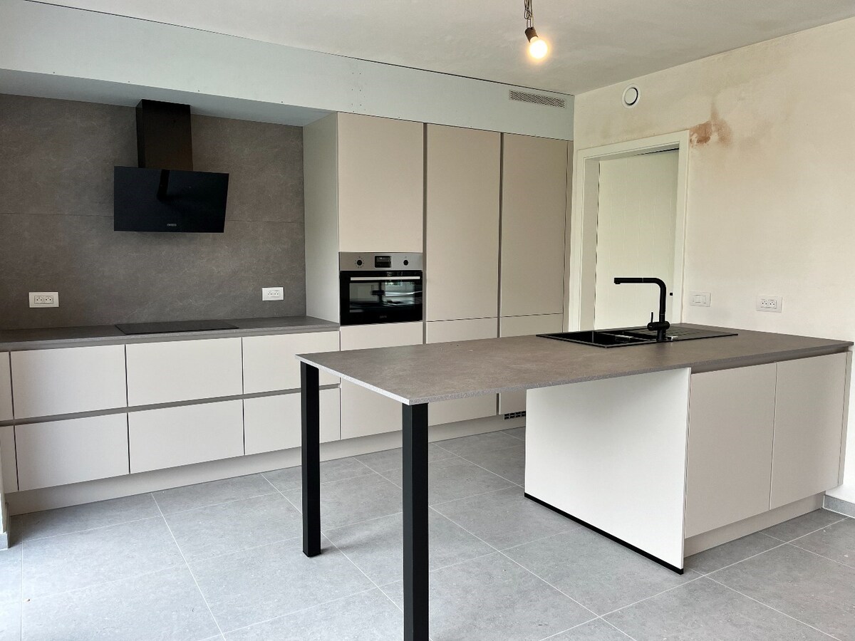 Instapklare nieuwbouwwoning met carport te Langemark 