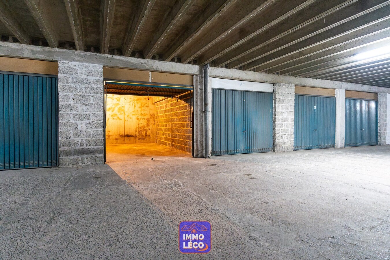 Garage pour une voiture, dans une batterie sécurisée, PLEIN CENTRE-VILLE ! 