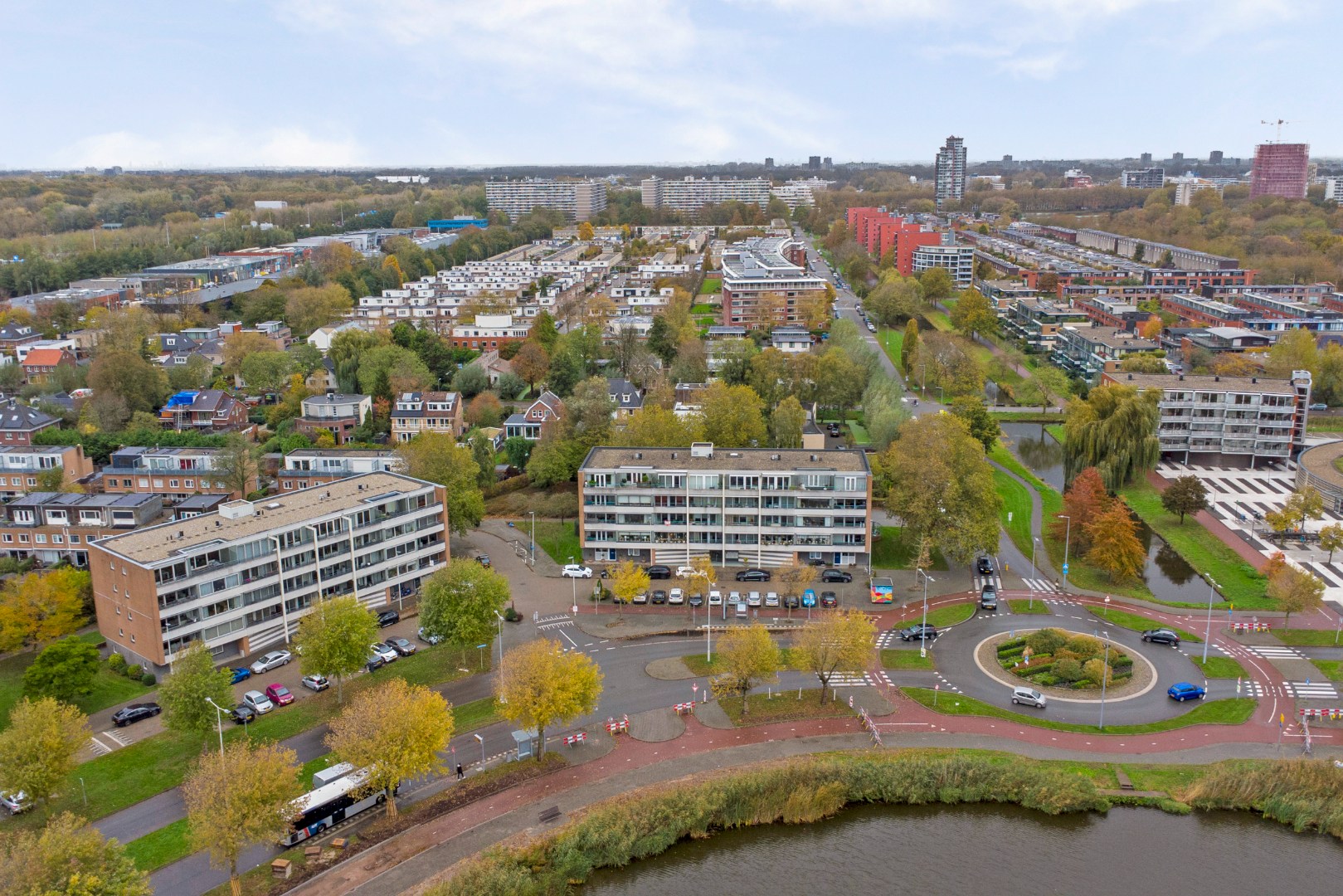 Op een fantastische locatie gelegen 3-kamer woning op de 2e etage met uitzicht op "de Vijver" van Prinsenland. 