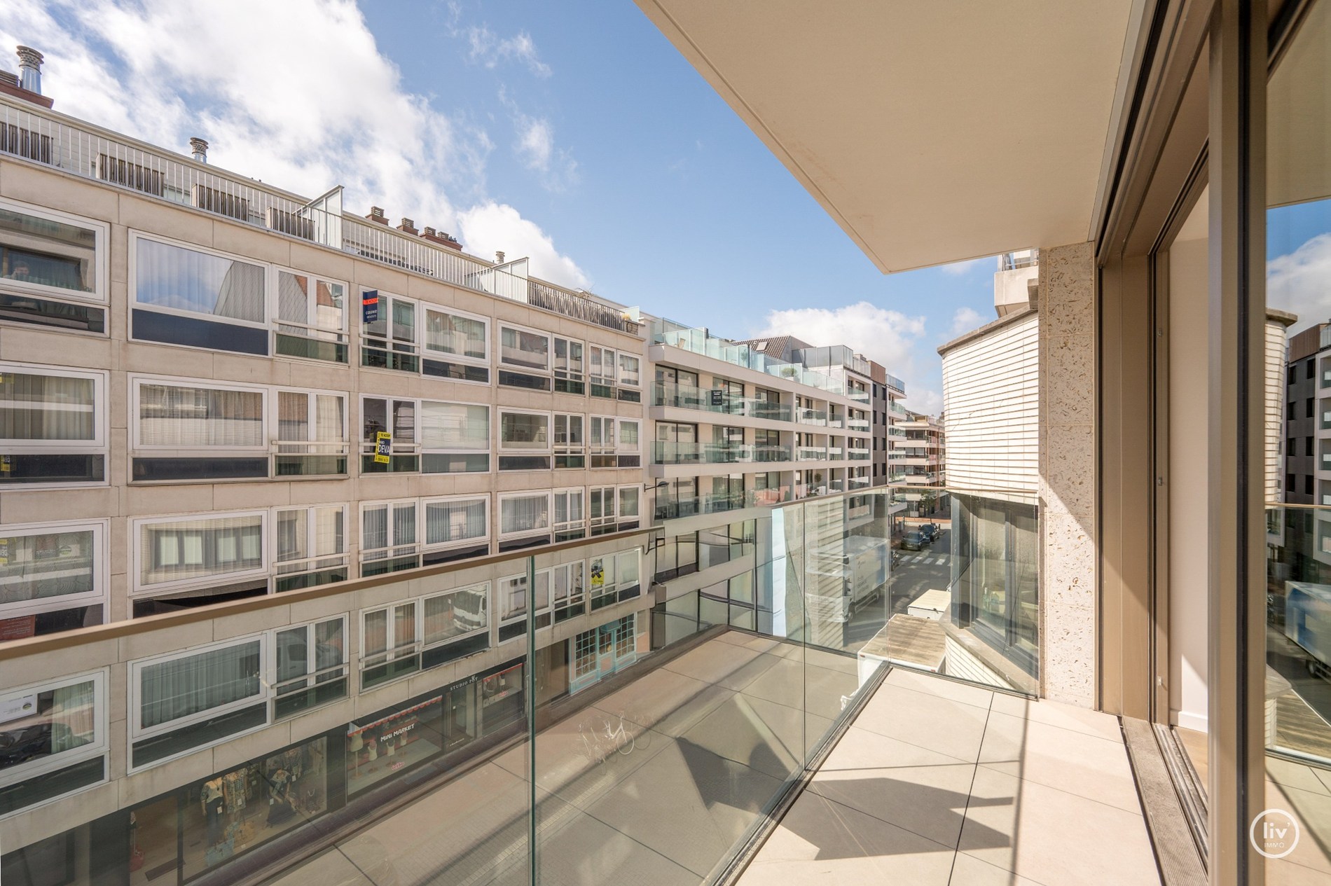 Zuidgericht nieuwbouwappartement met 2 slaapkamers op topligging aan de Kustlaan. 
