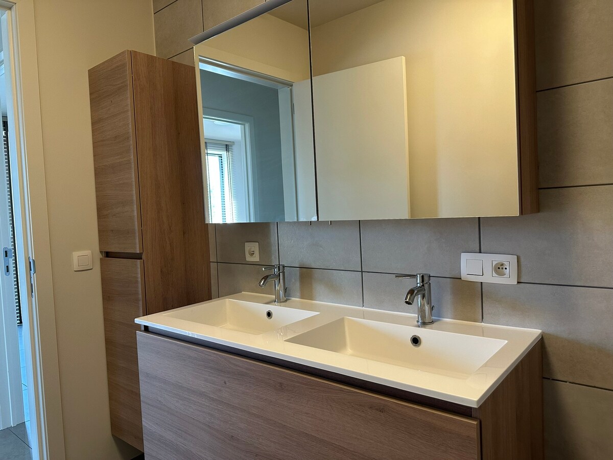 Recent appartement met 2 slaapkamers en terras 