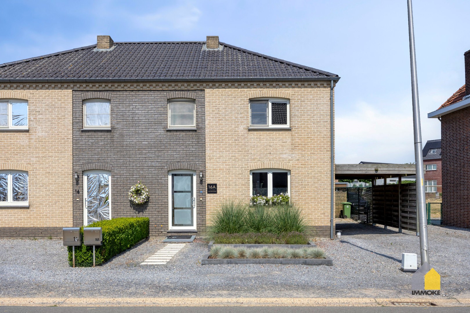 Energiezuinige, halfvrijstaande woning op 2a 82ca met 3 slpk, mooie tuin en carport. 