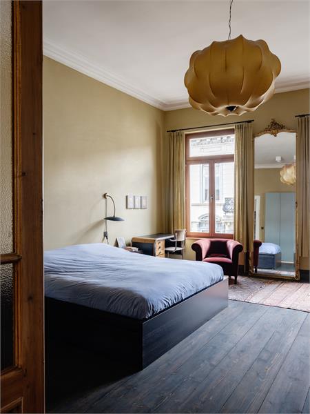 Uitzonderlijk klassevol herenhuis met handelspand in het hart van het historisch centrum 