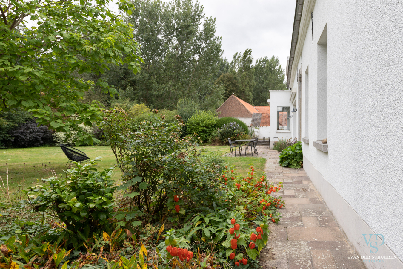 Authentiek landhuis met 5 ruime slaapkamers én gelijkvloers bureau. 