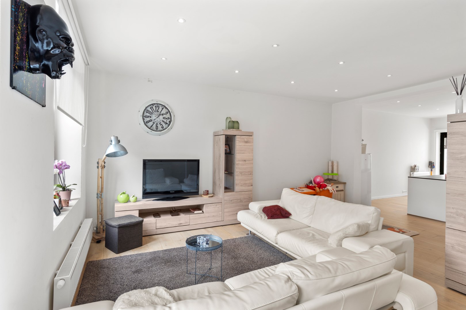 Magnifique appartement de 2 chambres avec terrasse ensoleillée à proximité du centre. 