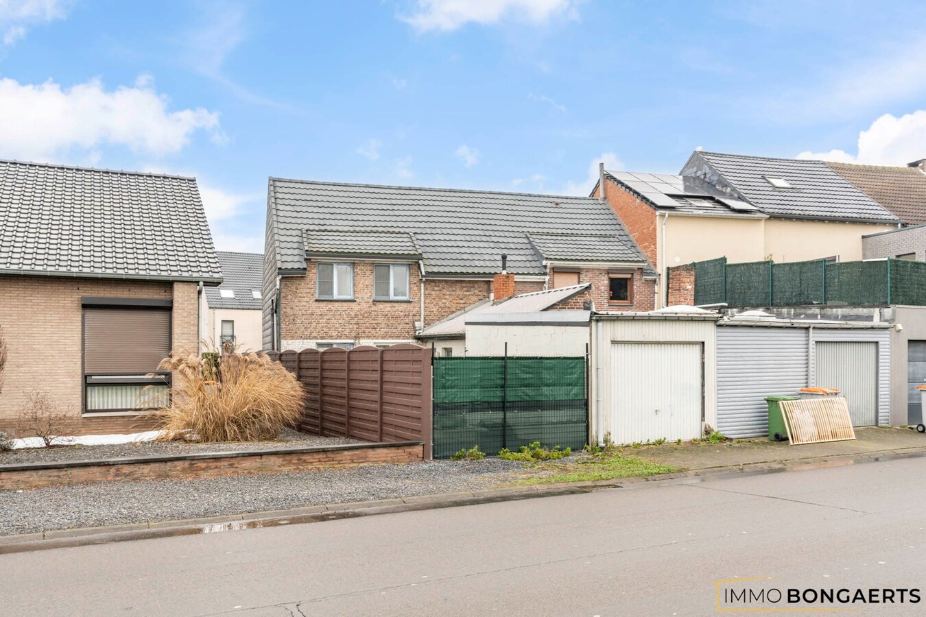 Instapklare woning met  garage en twee slaapkamers in Maasmechelen 