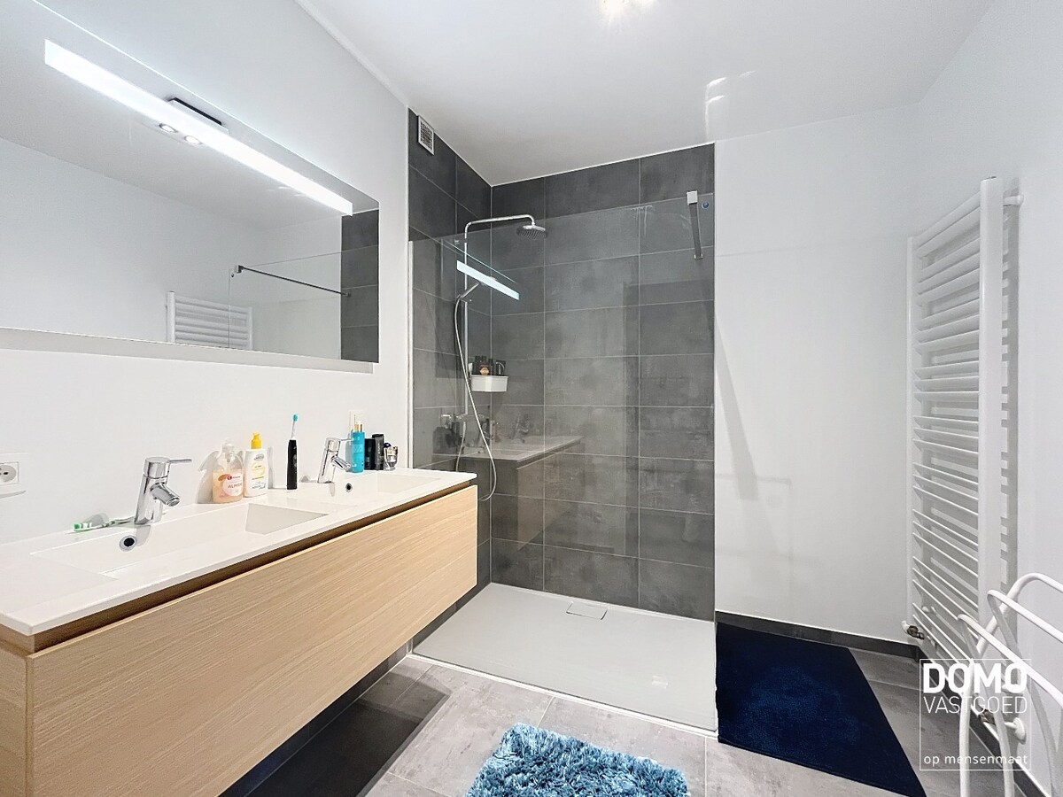 Hoogwaardig afgewerkt appartement gelegen aan de Blauwe Boulevard te Hasselt 