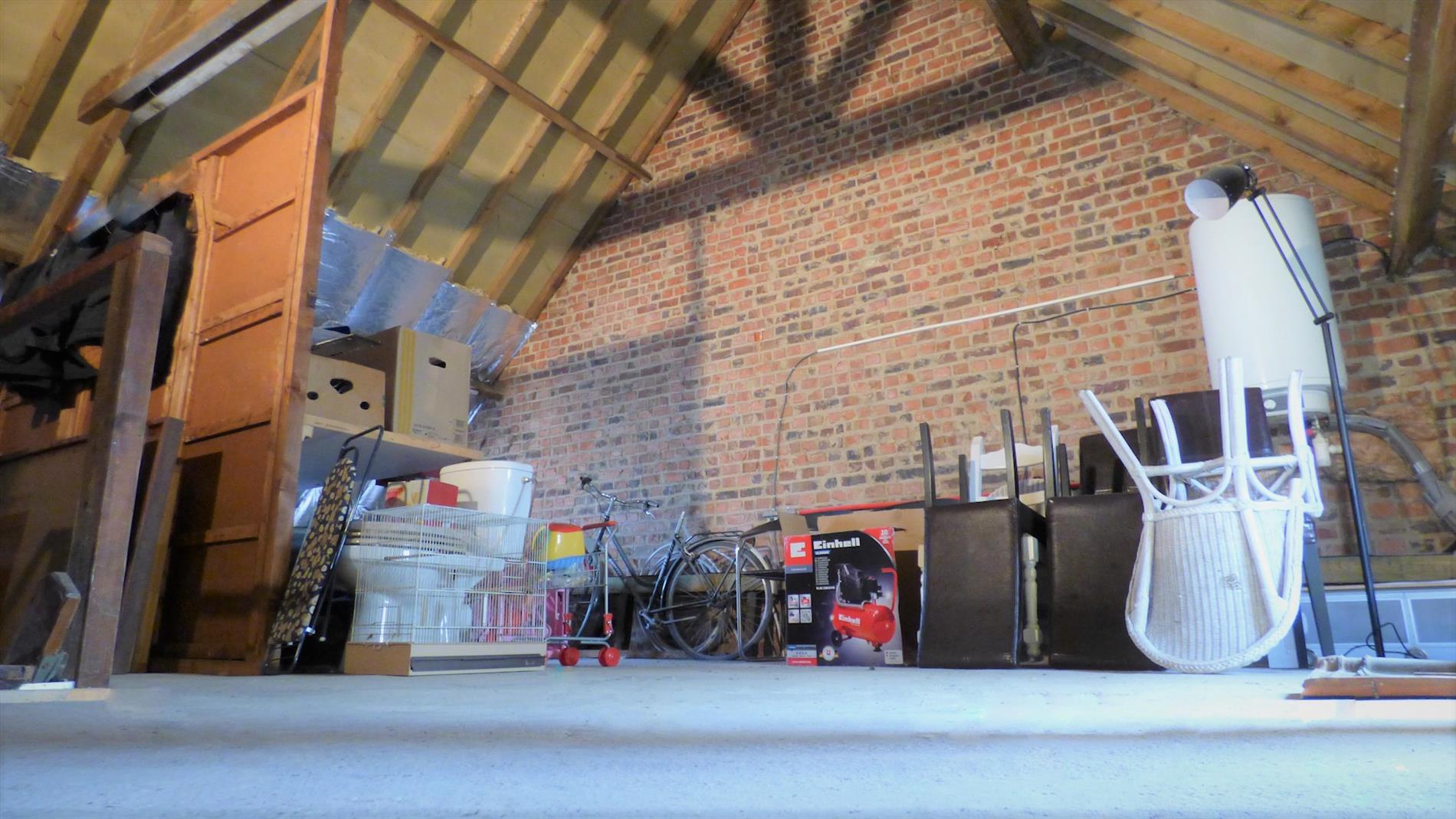 Aantrekkelijke en karaktervolle gezinswoning in het centrum van Zwevegem. 