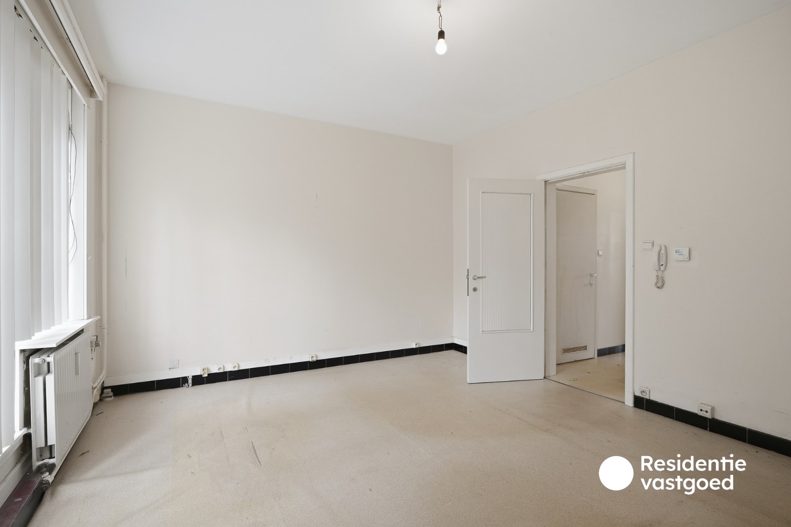 Interessante investeringseigendom met 2 vergunde appartementen, garage en ruime tuin! 