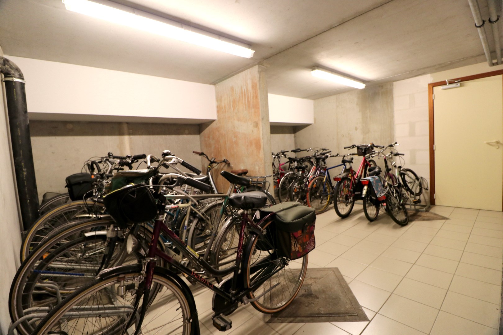 gemeubelde studio op de Zeedijk 