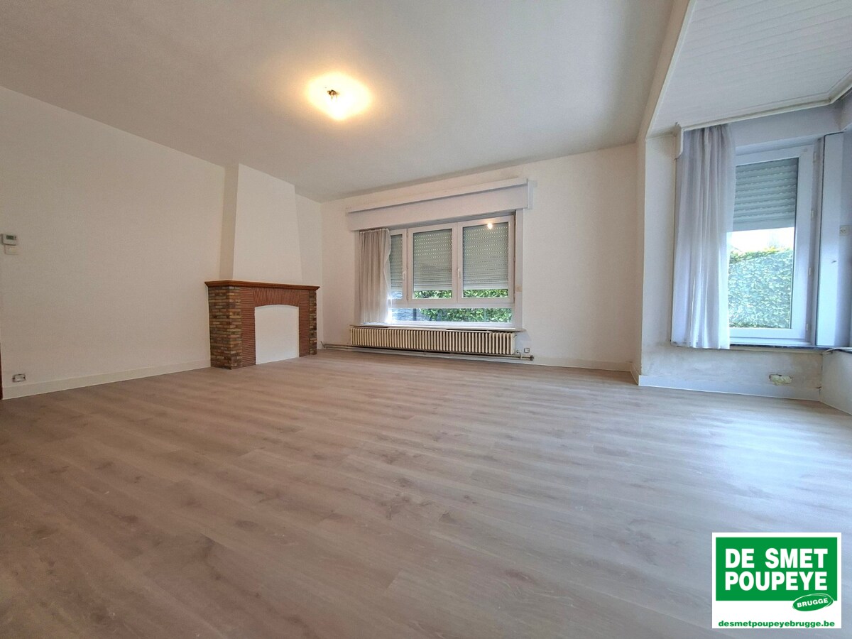 Gelijkvloersappartement met terras en garage 