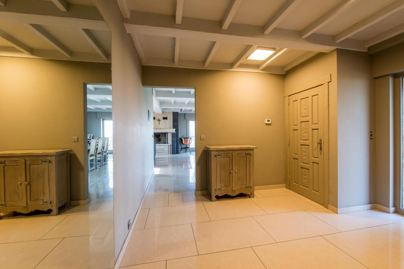 Uitstekend gelegen villa met prachtige vergezichten op 1ha28a21ca 