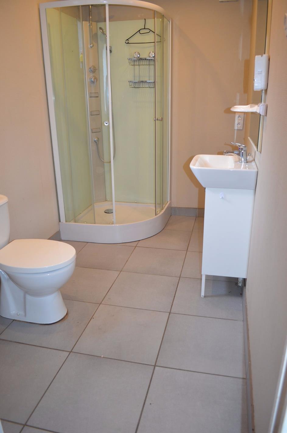 Woning (5 slpks) met handelsruimte en bijgebouw  te Sint-Laureins 