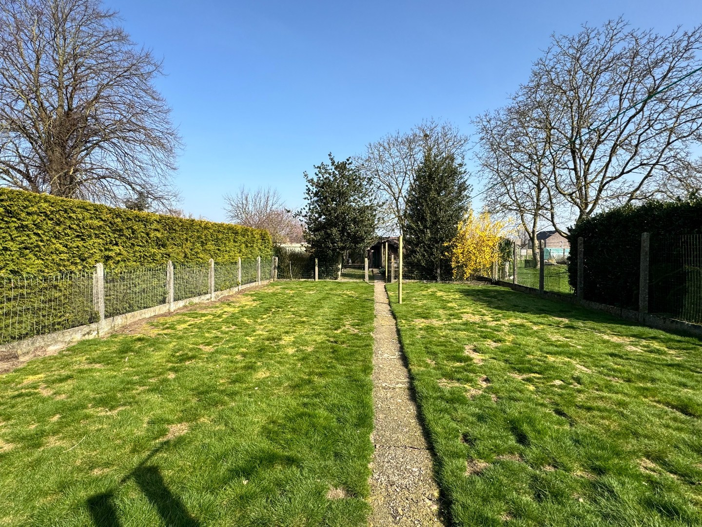 Woning met veel potentieel, 4 slaapkamers en garage te Zulte. 