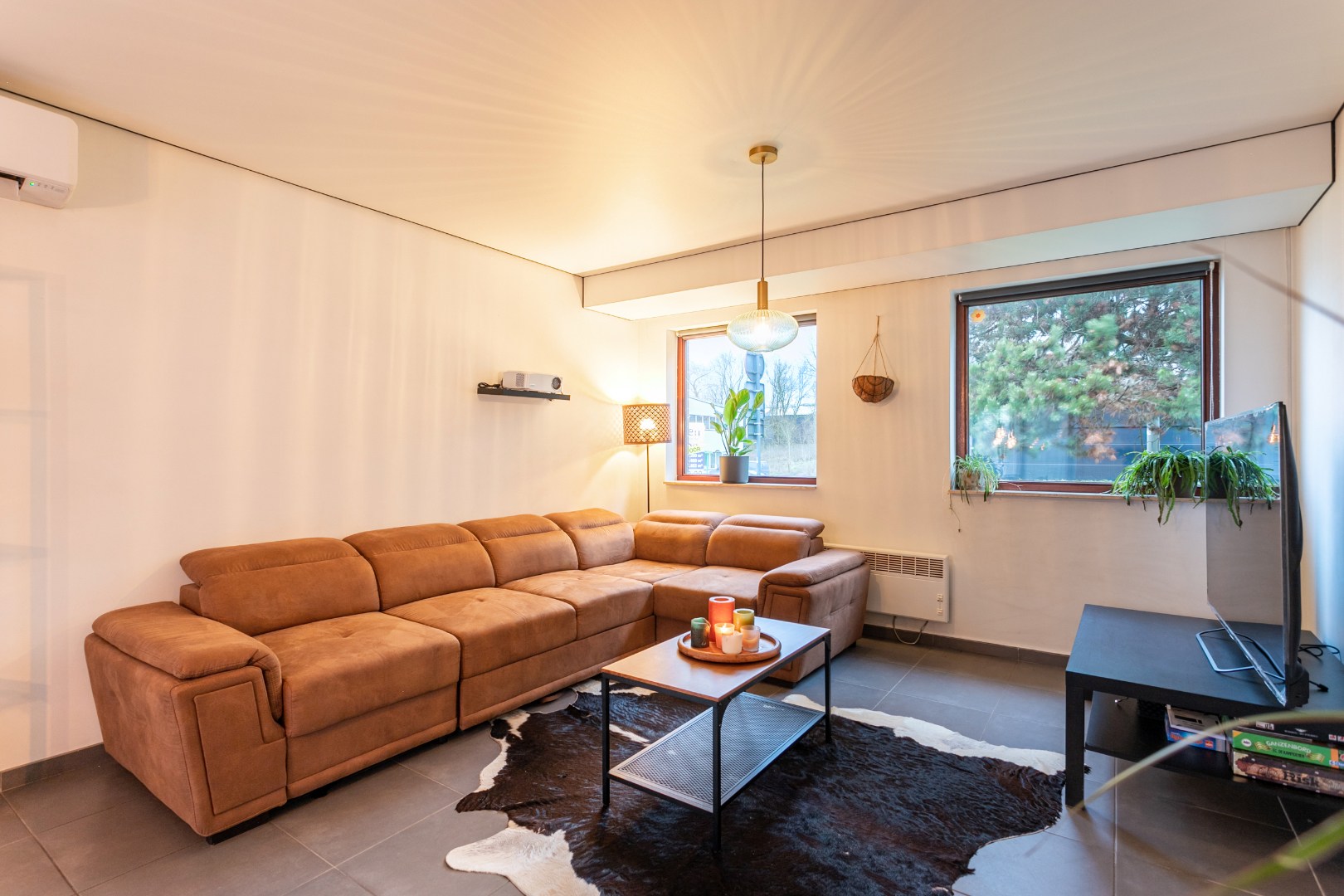 Op te frissen bungalow met 2 slaapkamers, garage en tuin op topligging in Halle 