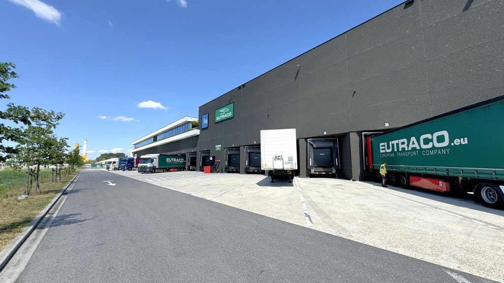 Recent logistiek magazijn te huur in IZ De Hulst Willebroek
