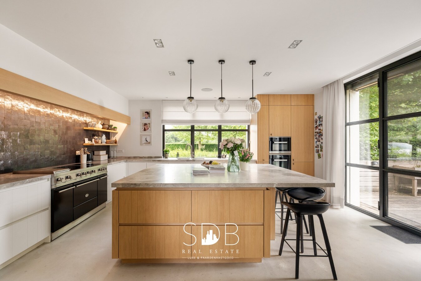 Prachtige villa met hippische accommodatie en graslanden +/-  23 ha 