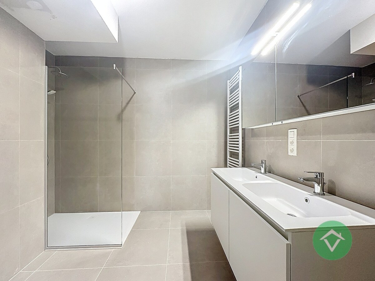 Nieuwbouwappartement met 2 slaapkamers en 2 terrassen in centrum Koekelare 