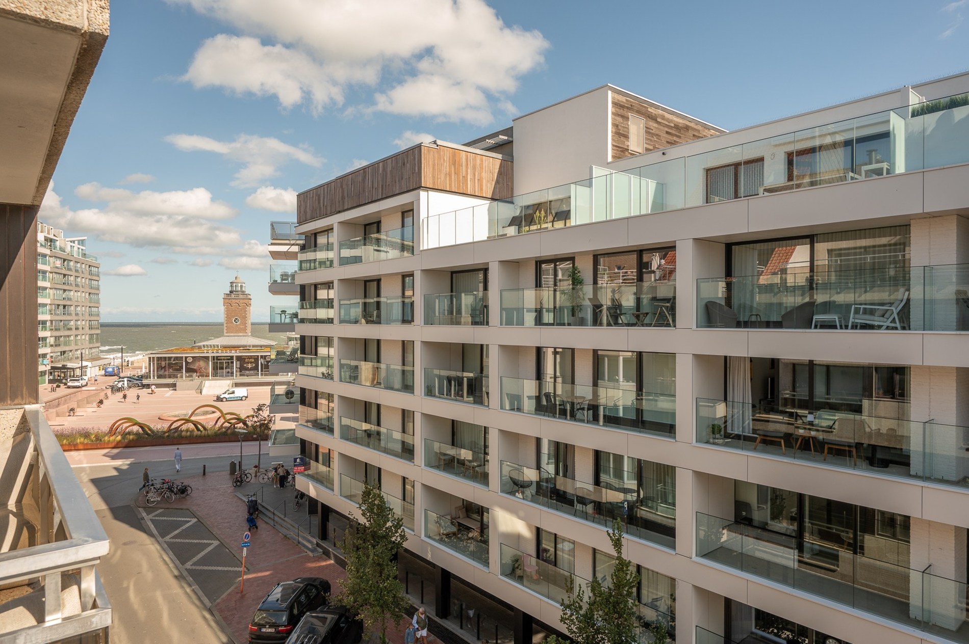 Bel appartement de 3 chambres avec vue latérale sur la mer, situé dans un endroit agréable près de la place de la Tour des Lumières à Knokke. 